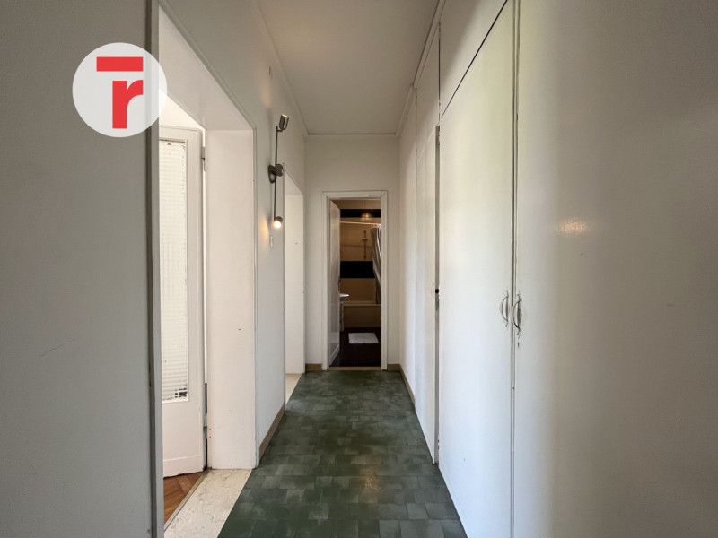 In un contesto piacevole e ben curato, all’interno di un condominio con ascensore, appartamento d...