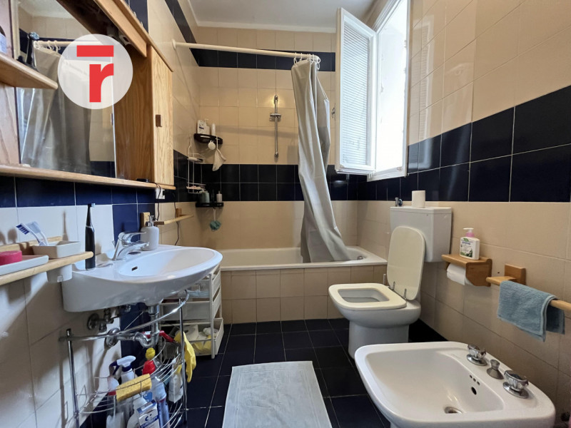 In un contesto piacevole e ben curato, all’interno di un condominio con ascensore, appartamento d...