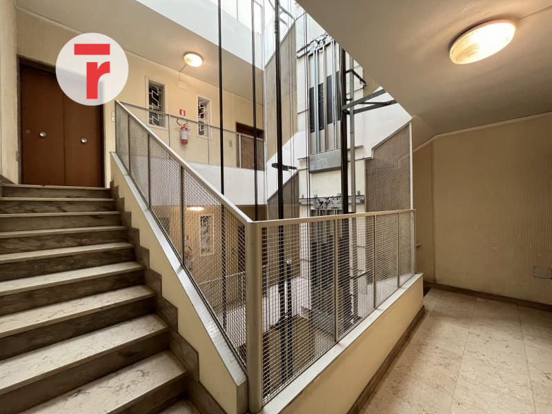 In un contesto piacevole e ben curato, all’interno di un condominio con ascensore, appartamento d...