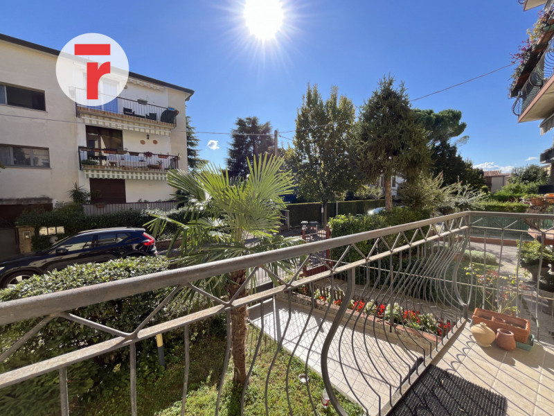 In uno dei quartieri più apprezzati e comodi della città, San Bellino, appartamento completamente...