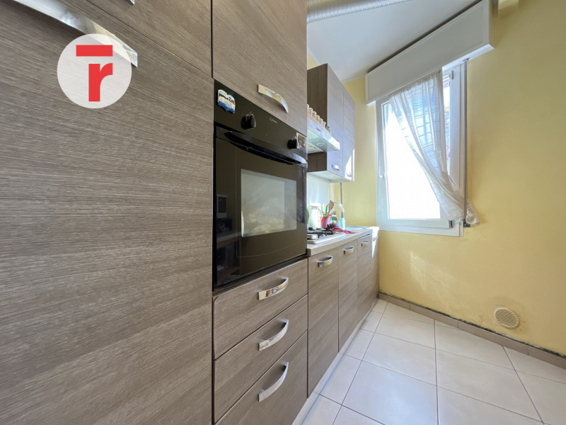 In uno dei quartieri più apprezzati e comodi della città, San Bellino, appartamento completamente...