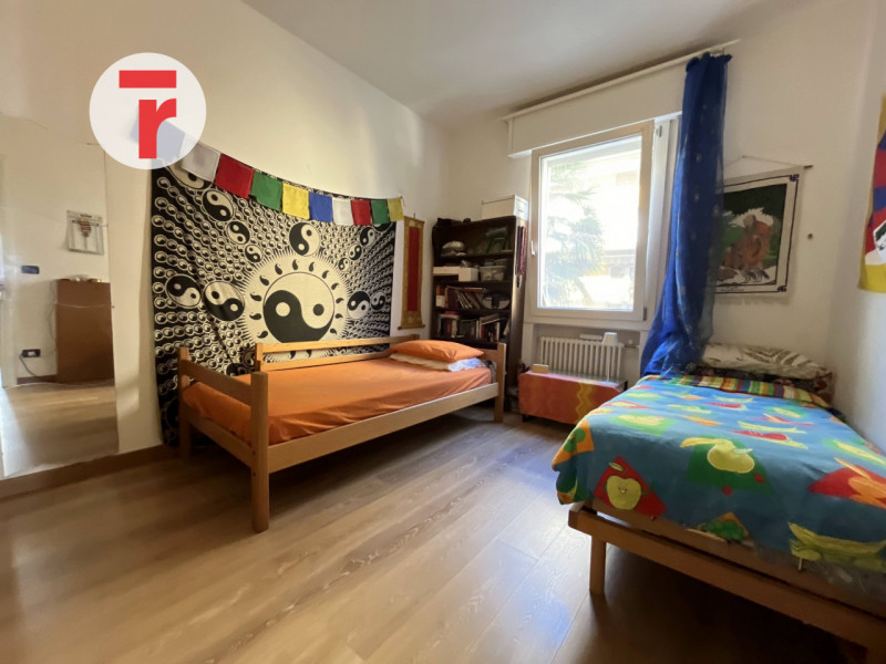 In uno dei quartieri più apprezzati e comodi della città, San Bellino, appartamento completamente...