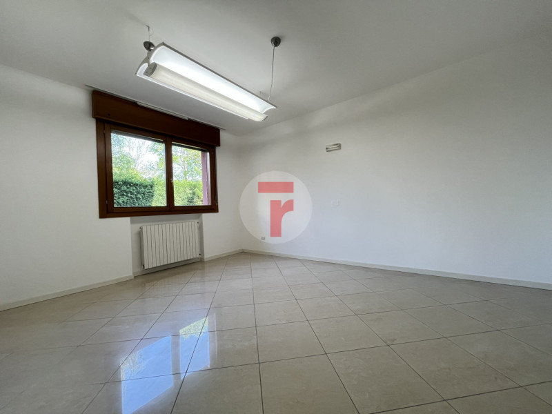 Appartamento inserito all’interno di un contesto residenziale edificato nel 2005, soluzione estre...