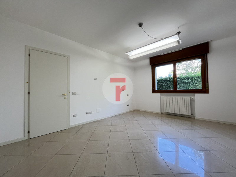 Appartamento inserito all’interno di un contesto residenziale edificato nel 2005, soluzione estre...