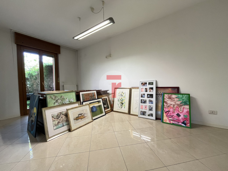 Appartamento inserito all’interno di un contesto residenziale edificato nel 2005, soluzione estre...