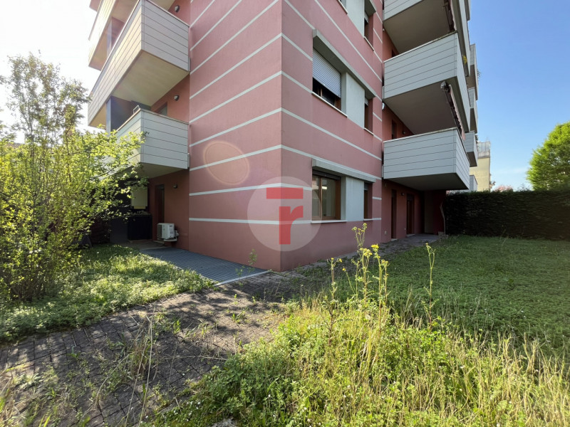 Appartamento inserito all’interno di un contesto residenziale edificato nel 2005, soluzione estre...