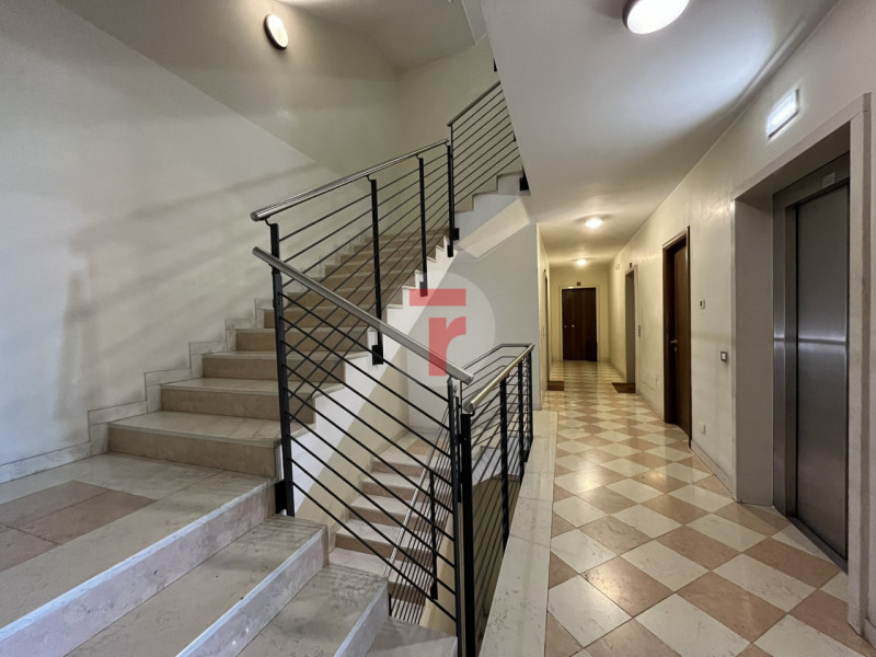 Appartamento inserito all’interno di un contesto residenziale edificato nel 2005, soluzione estre...