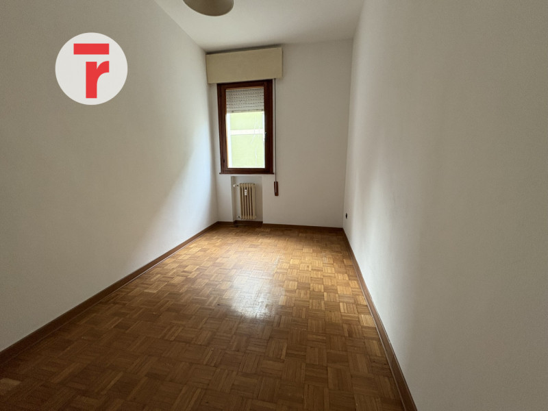 In zona San Carlo, quartiere residenziale servito e facilmente collegato, nelle immediate vicinan...