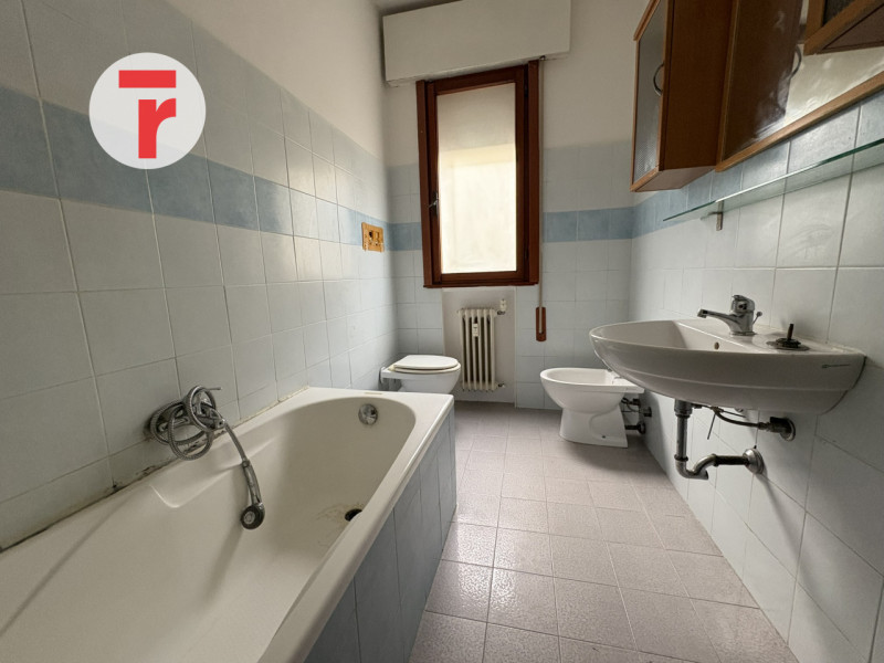 In zona San Carlo, quartiere residenziale servito e facilmente collegato, nelle immediate vicinan...