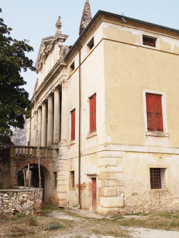 Vicenza. Villa Veneta del 1580, opera dello Scamozzi, in parte affrescata da Girolamo Moro. La vi...