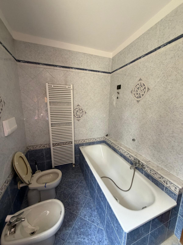 Tra Noventa e Camin, proponiamo in affitto una splendida porzione di testa di trifamiliare, ideal...