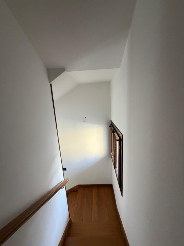 Tra Noventa e Camin, proponiamo in affitto una splendida porzione di testa di trifamiliare, ideal...