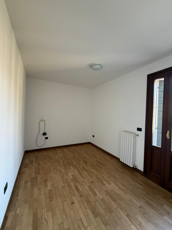 Tra Noventa e Camin, proponiamo in affitto una splendida porzione di testa di trifamiliare, ideal...