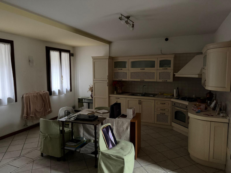 Tra Noventa e Camin, proponiamo in affitto una splendida porzione di testa di trifamiliare, ideal...