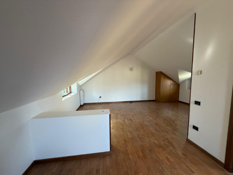 Tra Noventa e Camin, proponiamo in affitto una splendida porzione di testa di trifamiliare, ideal...