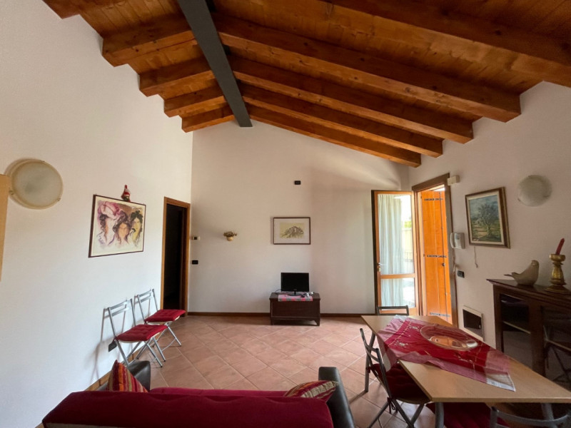 VICENZA - ZONA CORSO PADOVA: BICAMERE PARZIALMENTE ARREDATO, GARAGE. EURO 730 MENSILI + 40 SPESE ...