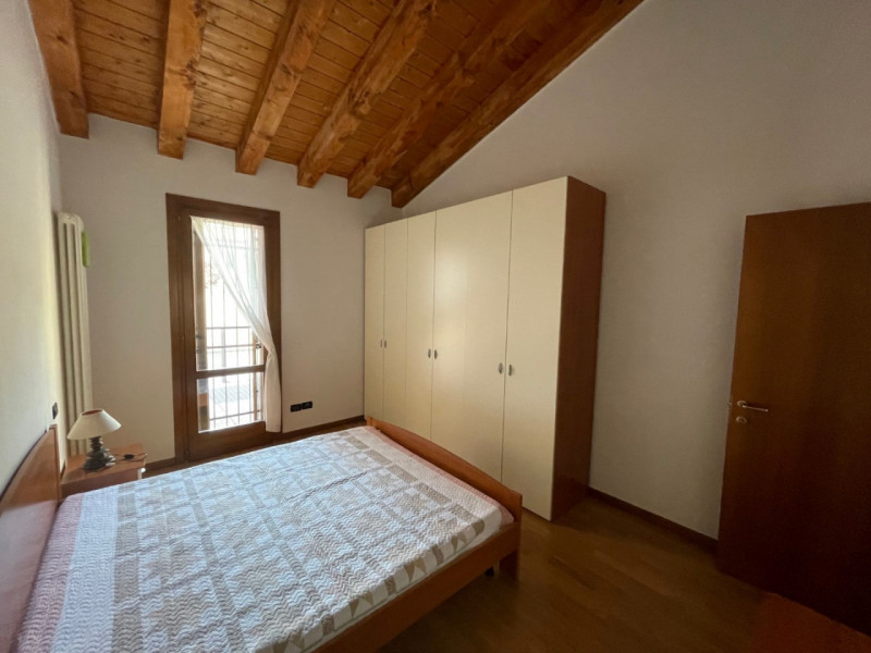 VICENZA - ZONA CORSO PADOVA: BICAMERE PARZIALMENTE ARREDATO, GARAGE. EURO 730 MENSILI + 40 SPESE ...