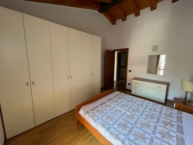 VICENZA - ZONA CORSO PADOVA: BICAMERE PARZIALMENTE ARREDATO, GARAGE. EURO 730 MENSILI + 40 SPESE ...