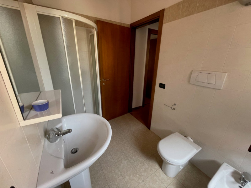 VICENZA - ZONA CORSO PADOVA: BICAMERE PARZIALMENTE ARREDATO, GARAGE. EURO 730 MENSILI + 40 SPESE ...