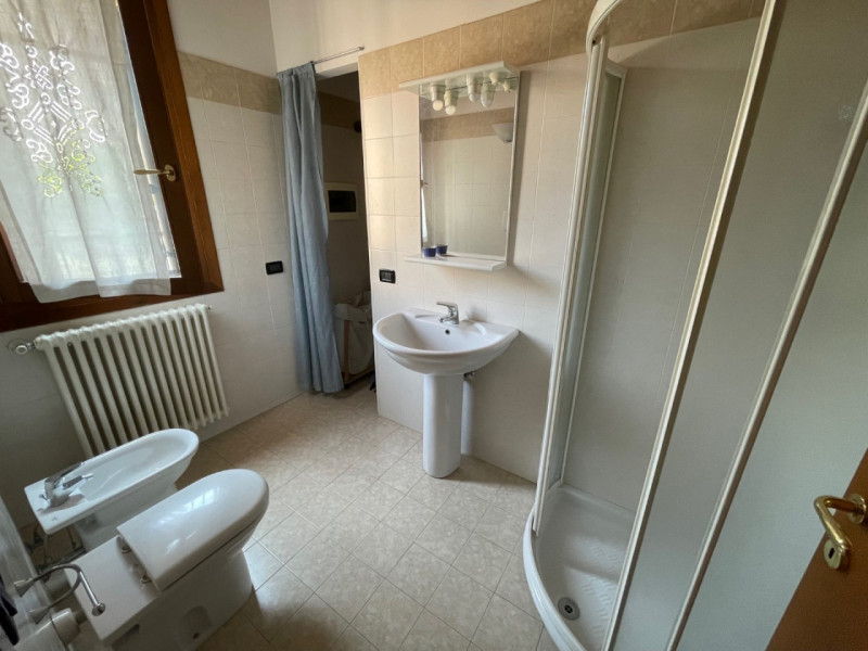 VICENZA - ZONA CORSO PADOVA: BICAMERE PARZIALMENTE ARREDATO, GARAGE. EURO 730 MENSILI + 40 SPESE ...