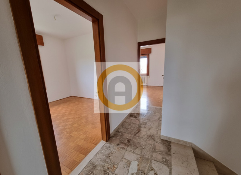 Cerchi ampi spazi e tranquillità a Rossano Veneto?
In un curato contesto di sole 4 unità, proponi...