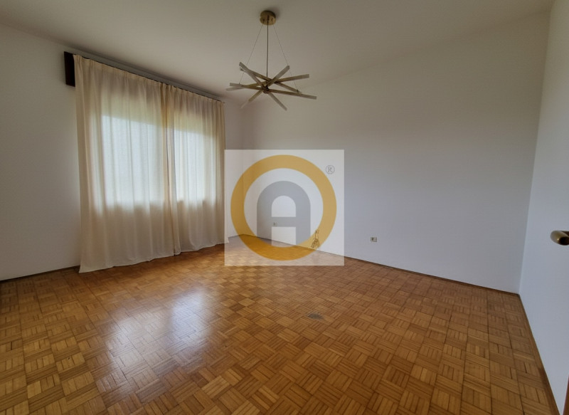 Cerchi ampi spazi e tranquillità a Rossano Veneto?
In un curato contesto di sole 4 unità, proponi...