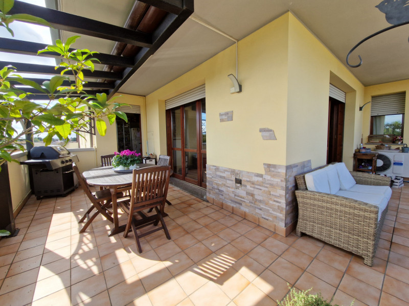 In una delle zone più ricercate di Padova, precisamente nel quartiere San Carlo, proponiamo in ve...