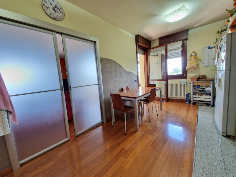 In una delle zone più ricercate di Padova, precisamente nel quartiere San Carlo, proponiamo in ve...