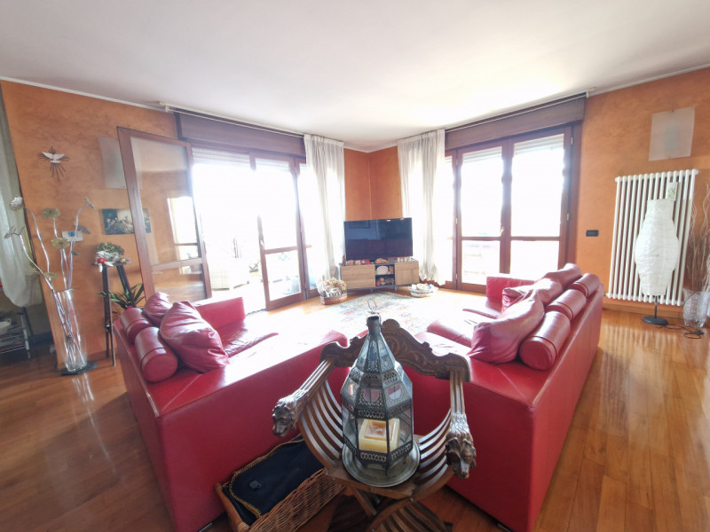 In una delle zone più ricercate di Padova, precisamente nel quartiere San Carlo, proponiamo in ve...