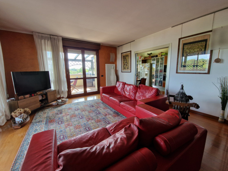 In una delle zone più ricercate di Padova, precisamente nel quartiere San Carlo, proponiamo in ve...