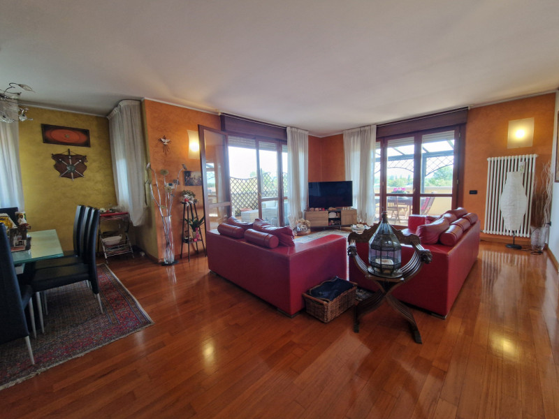 In una delle zone più ricercate di Padova, precisamente nel quartiere San Carlo, proponiamo in ve...