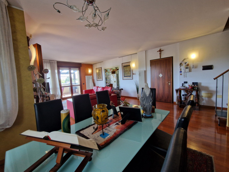 In una delle zone più ricercate di Padova, precisamente nel quartiere San Carlo, proponiamo in ve...