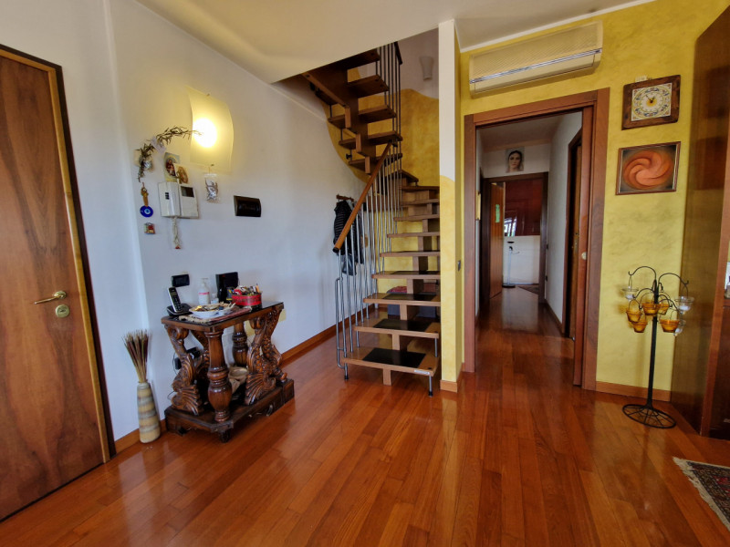 In una delle zone più ricercate di Padova, precisamente nel quartiere San Carlo, proponiamo in ve...