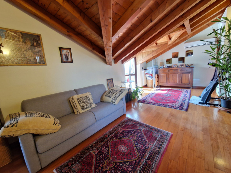 In una delle zone più ricercate di Padova, precisamente nel quartiere San Carlo, proponiamo in ve...