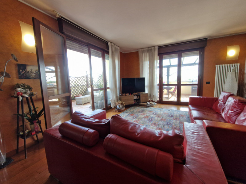 In una delle zone più ricercate di Padova, precisamente nel quartiere San Carlo, proponiamo in ve...