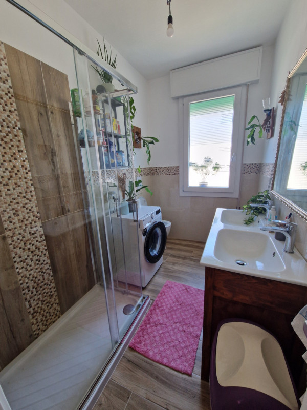 Nel quartiere San Carlo a Padova proponiamo in vendita un appartamento trilocale di 81 mq complet...