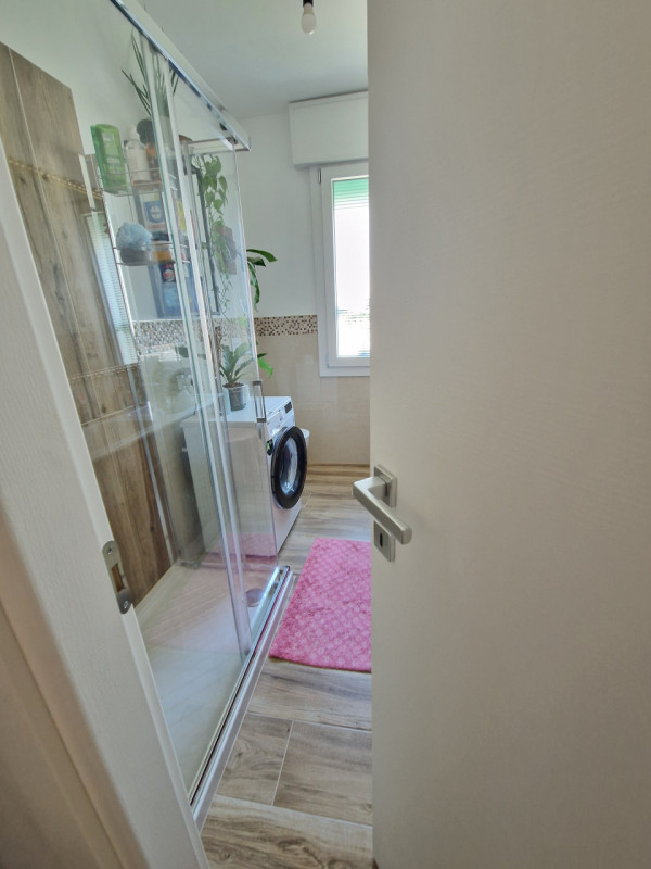 Nel quartiere San Carlo a Padova proponiamo in vendita un appartamento trilocale di 81 mq complet...