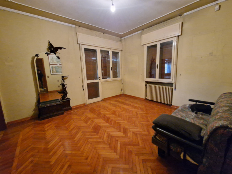 Casa singola su tre livelli di ampia metratura. Si tratta di una casa singola edificata negli ann...