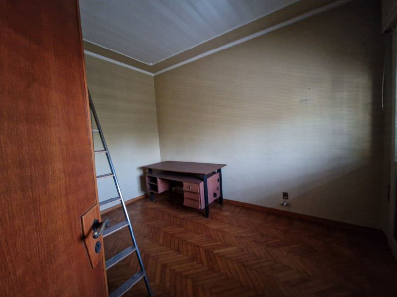 Casa singola su tre livelli di ampia metratura. Si tratta di una casa singola edificata negli ann...