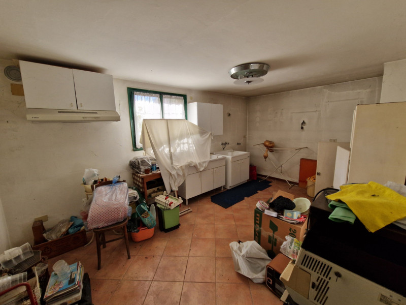 Casa singola su tre livelli di ampia metratura. Si tratta di una casa singola edificata negli ann...