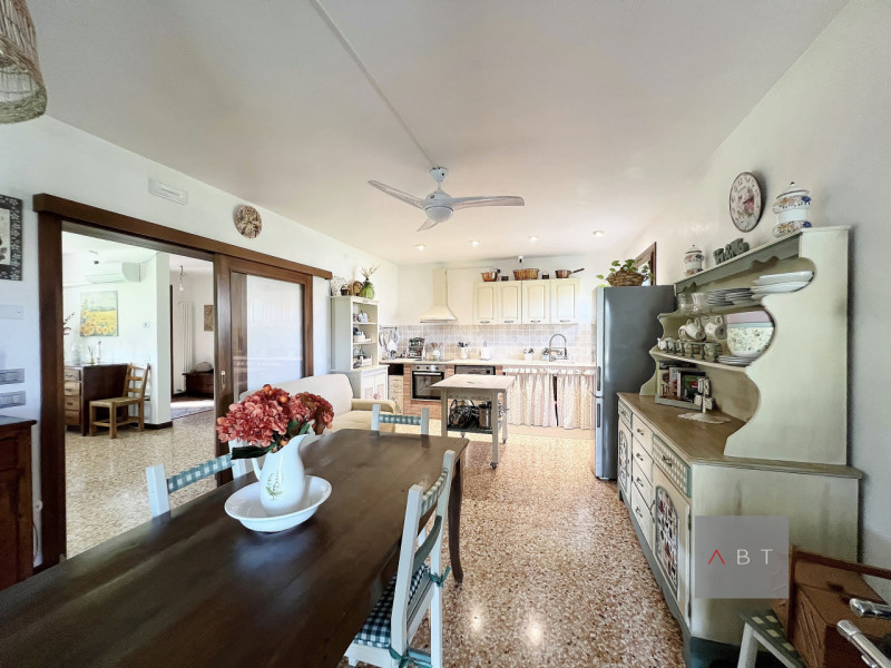 Situata nella frazione di Paviola, casa singola ultimata nel 2023 con finiture di pregio e compos...