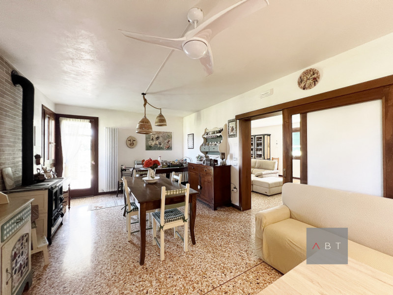 Situata nella frazione di Paviola, casa singola ultimata nel 2023 con finiture di pregio e compos...