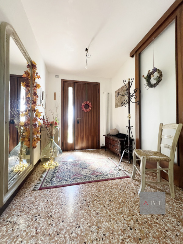 Situata nella frazione di Paviola, casa singola ultimata nel 2023 con finiture di pregio e compos...