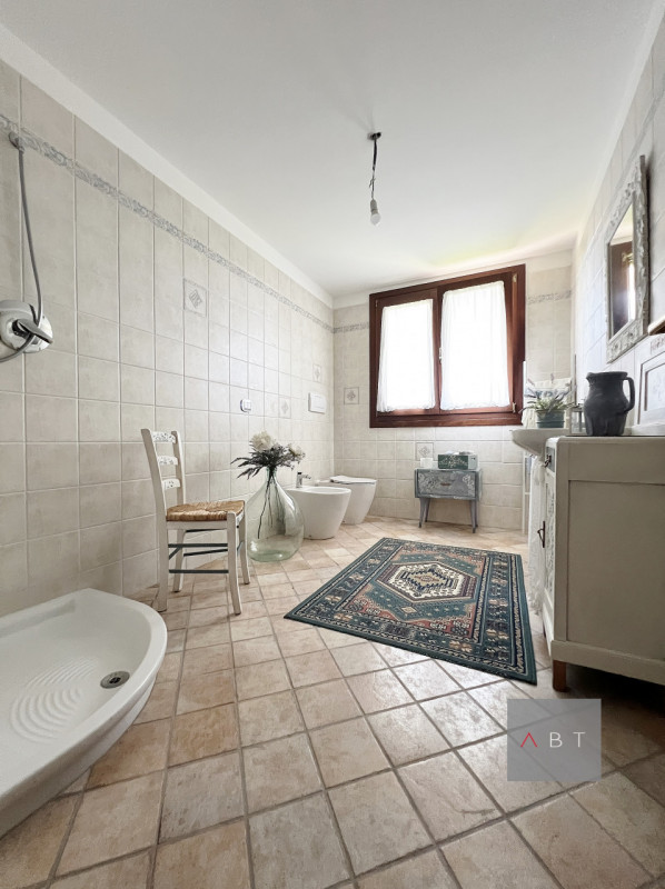 Situata nella frazione di Paviola, casa singola ultimata nel 2023 con finiture di pregio e compos...