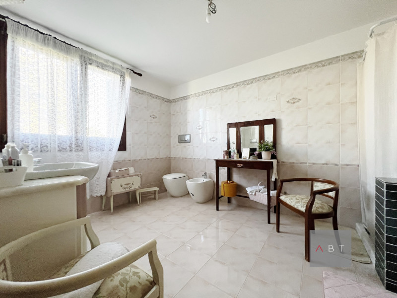 Situata nella frazione di Paviola, casa singola ultimata nel 2023 con finiture di pregio e compos...