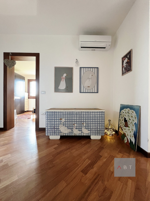 Situata nella frazione di Paviola, casa singola ultimata nel 2023 con finiture di pregio e compos...