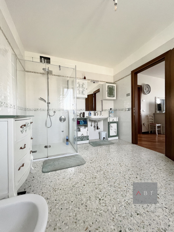 Situata nella frazione di Paviola, casa singola ultimata nel 2023 con finiture di pregio e compos...