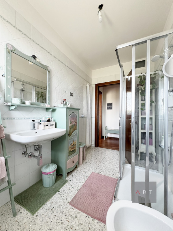 Situata nella frazione di Paviola, casa singola ultimata nel 2023 con finiture di pregio e compos...