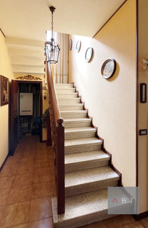 Situata nella frazione di Marsango, porzione di bifamiliare composta di: ingresso, cucina-sala pr...