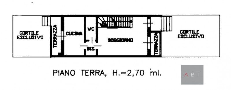 Porzione di casa a schiera centrale composta di: ingresso, soggiorno, cucina, due bagni, due came...